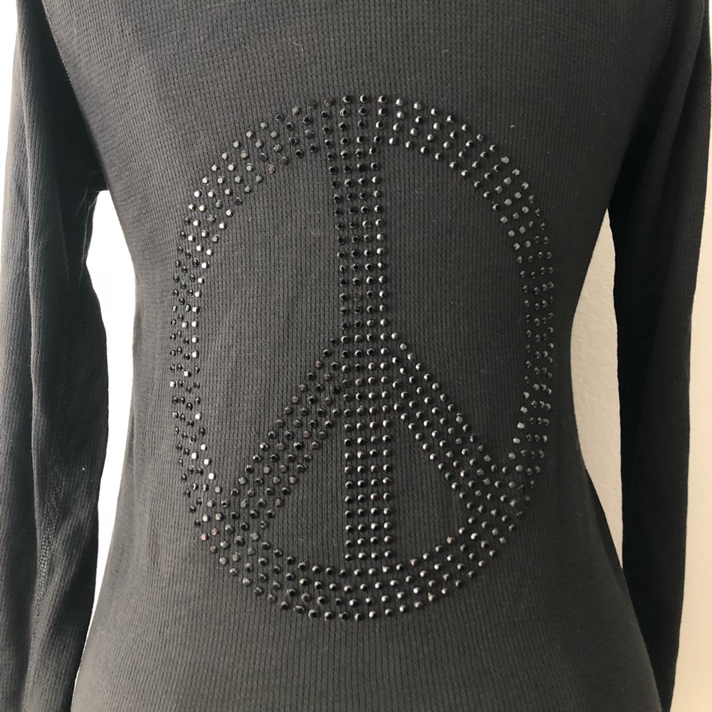 ✨Peace sign embellished thermal Henley ✨